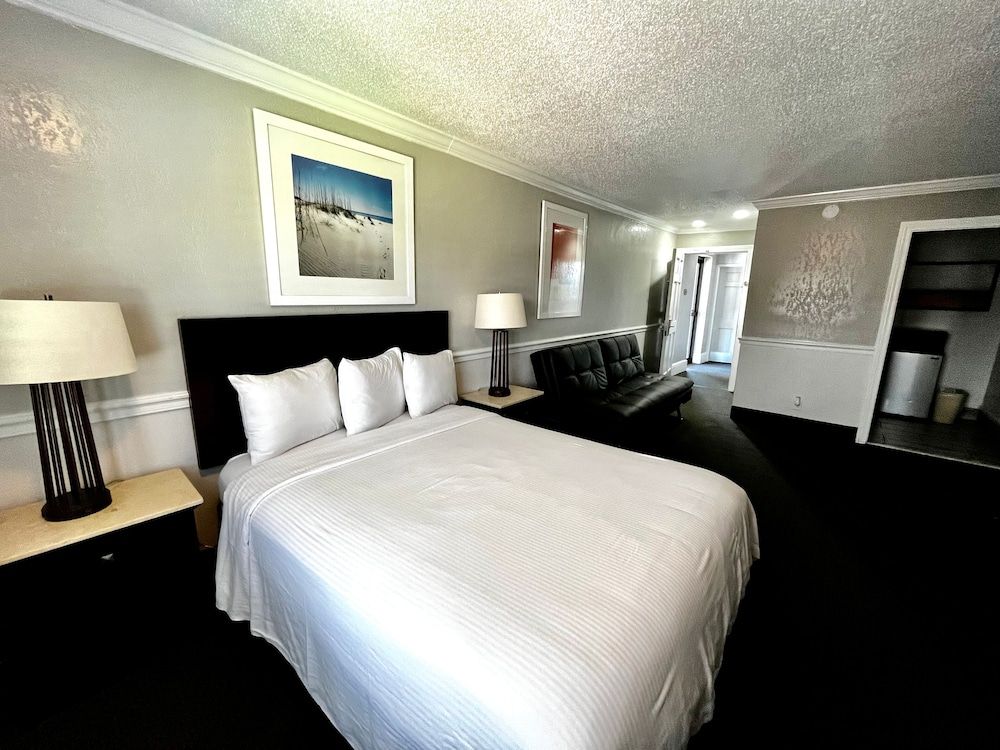 At Home Inn & Suites 2 Room Luxury Suite, 1 King & 1 Sofa Bed (Interior) 4