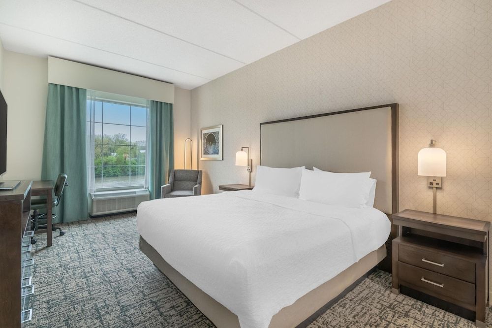 One Bedroom King, Balcony River View