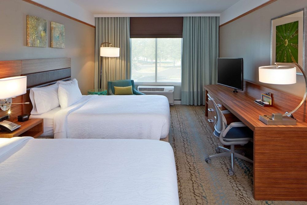 Room, 2 Queen Beds, Accessible, Bathtub