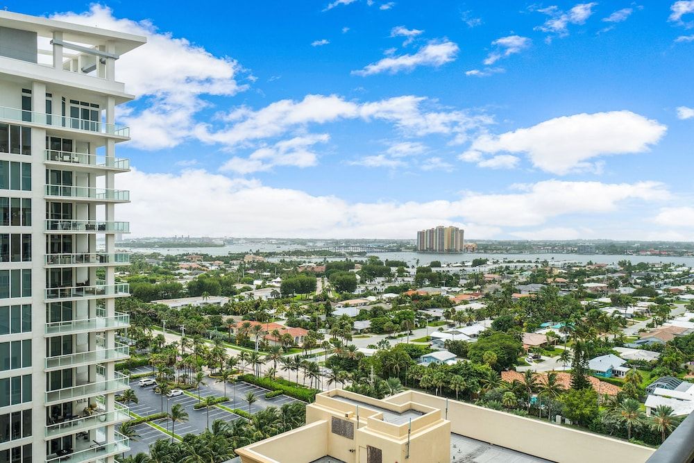 Palm Beach Singer Island Resort & Spa Luxury Suites Premium, 2 Bedroom Suite, Bedroom 1: 1 King, Bedroom 2: 2 Double, Baths: 2, Ocean view, Balcony 9