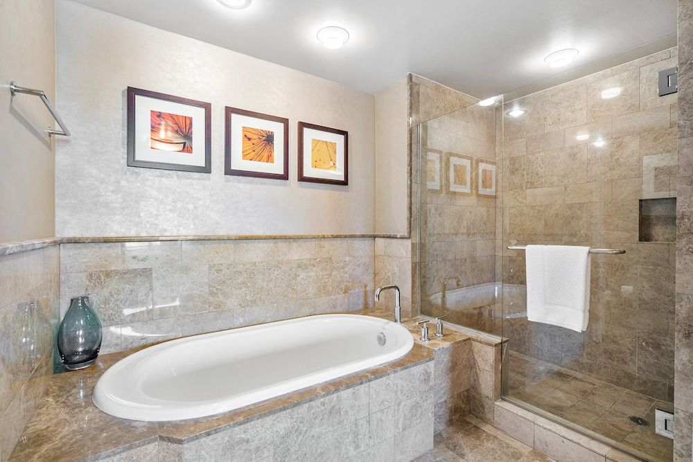 Palm Beach Singer Island Resort & Spa Luxury Suites 2 Bedroom Suite, Bedroom 1: 1 King, Bedroom 2: 2 Double, Bathrooms: 2, Intracoastal view, Balcony 5