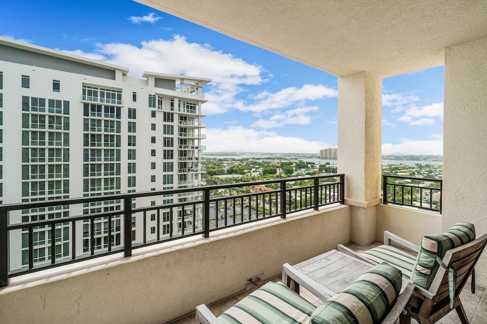 Palm Beach Singer Island Resort & Spa Luxury Suites Premium, 2 Bedroom Suite, Bedroom 1: 1 King, Bedroom 2: 2 Double, Baths: 2, Ocean view, Balcony 6