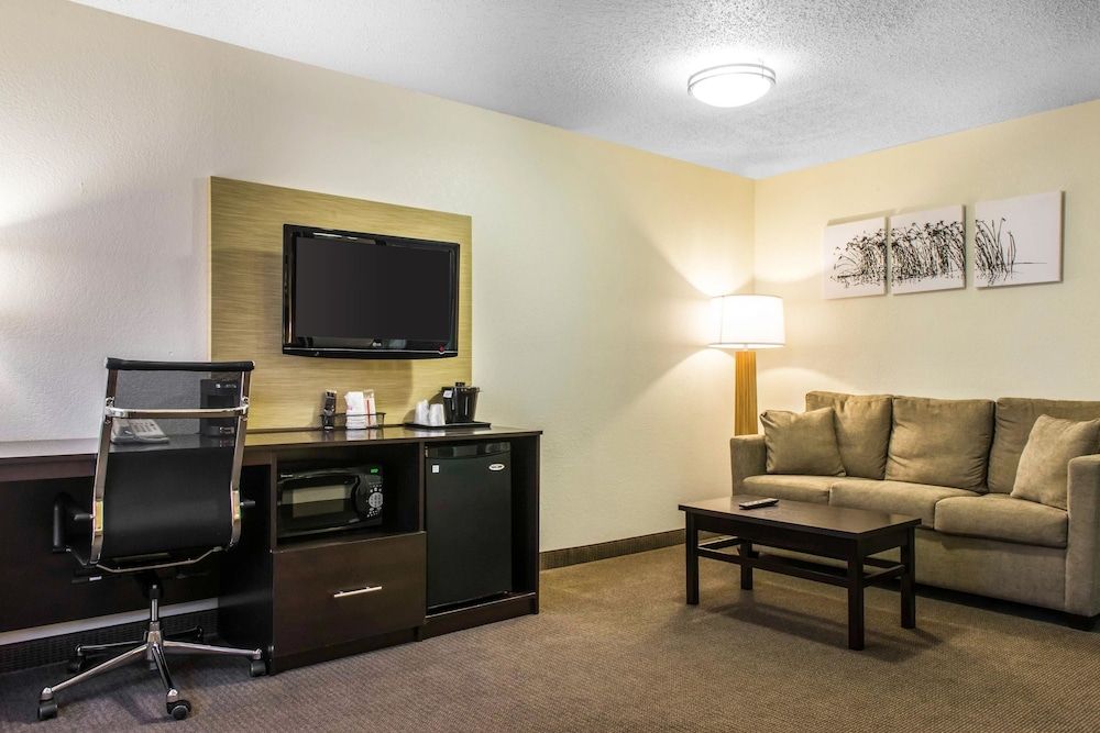 Sleep Inn & Suites Pittsburgh Airport Suite, 1 Queen Bed with Sofa bed, Accessible, Non Smoking 5