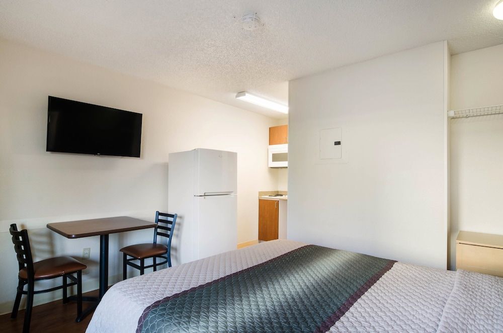 HomeTowne Studios by Red Roof Denver - Thornton Studio, 2 Queen Beds, Non Smoking 2