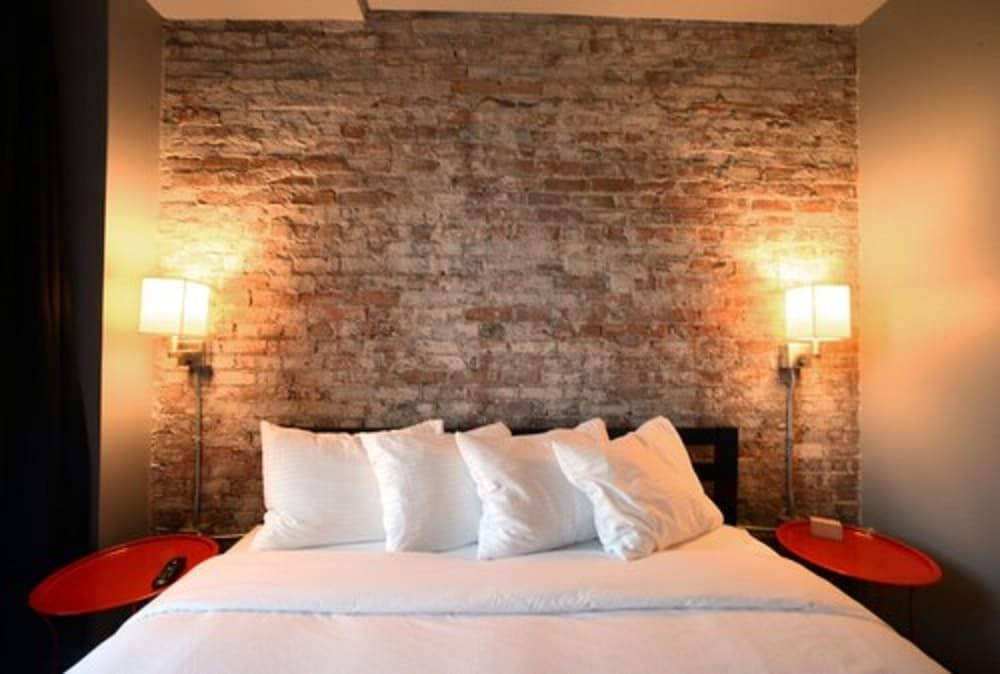 Hotel Kilbourne Downtown Sandusky Luxury Room, 1 King Bed, City View 3