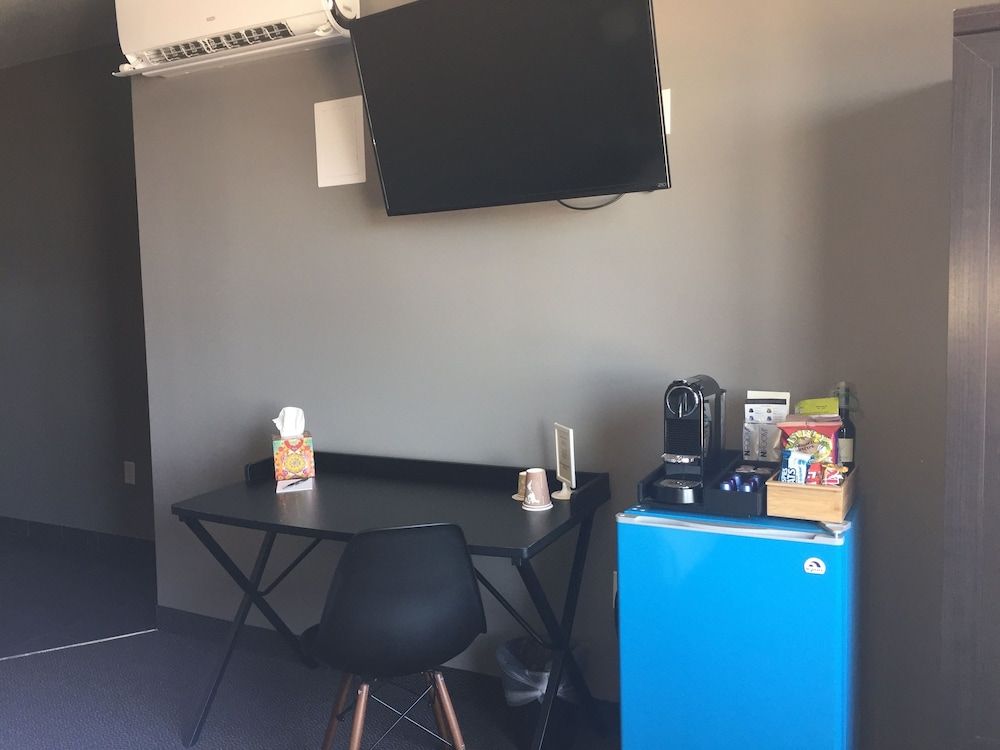 Hotel Kilbourne Downtown Sandusky Luxury Room, 1 King Bed, Lake View 2