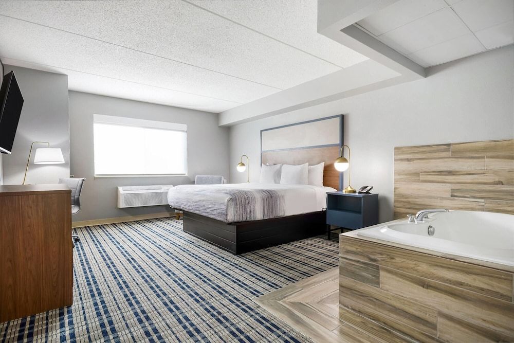 Studio Suite, 1 King Bed, Accessible, Non Smoking