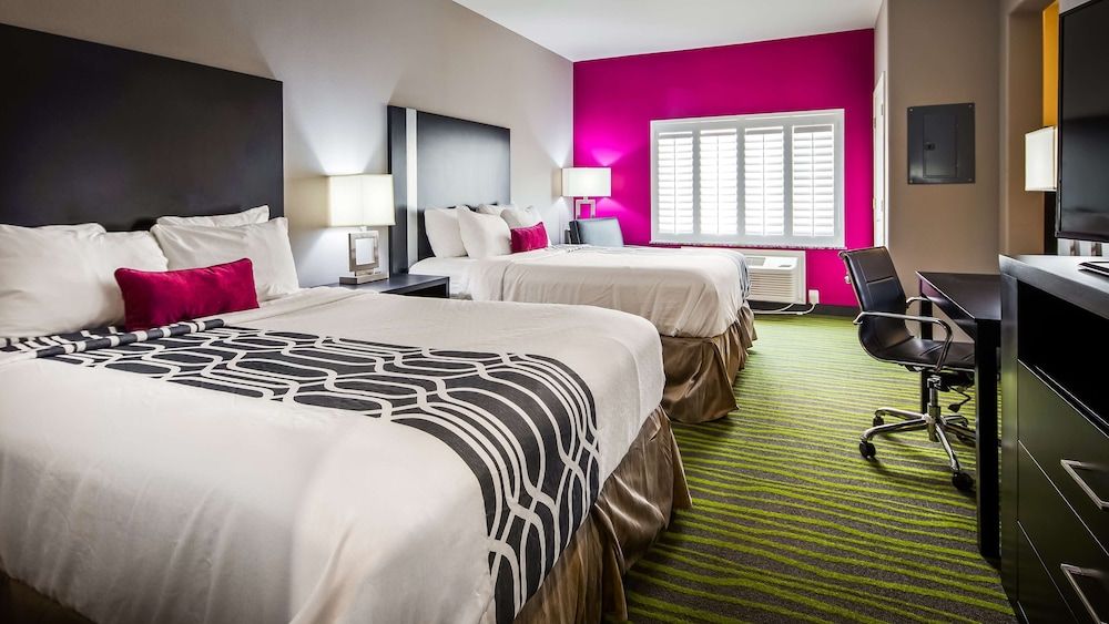 Best Western Plus Dilley Inn & Suites Standard Room, 2 Queen Beds, Non Smoking, Kitchen 3