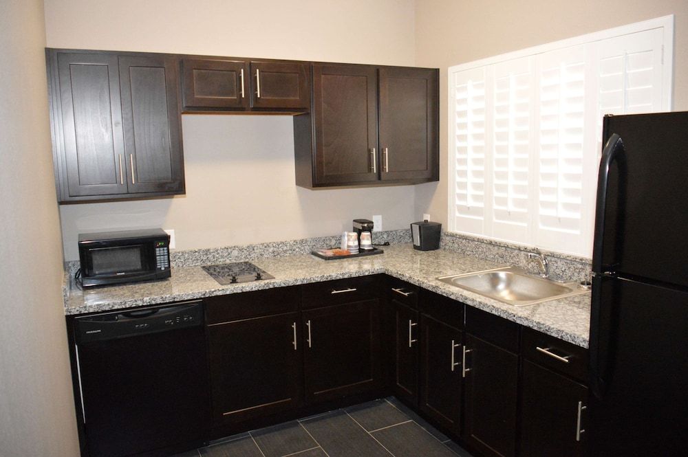 Best Western Plus Dilley Inn & Suites Standard Room, 2 Queen Beds, Non Smoking, Kitchen 5