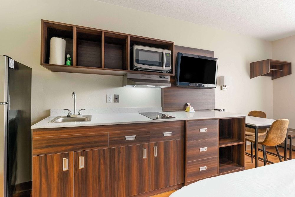 Suburban Studios LaVale-Cumberland Room, 1 King Bed, Non Smoking 8