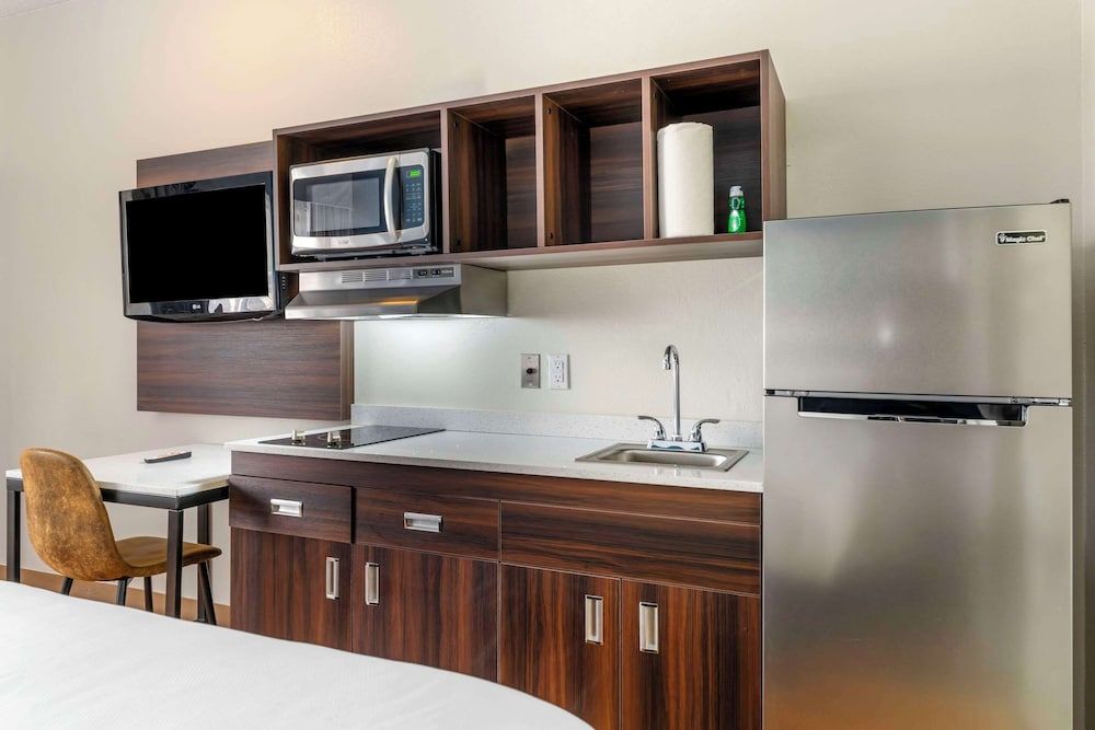 Suburban Studios LaVale-Cumberland Room, 1 King Bed, Non Smoking 9