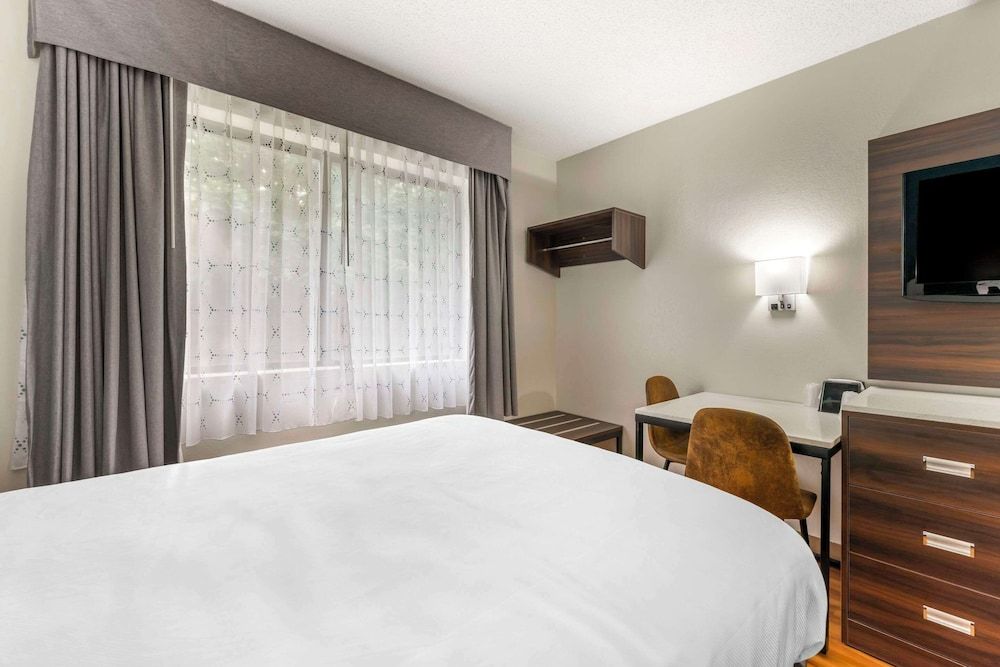 Suburban Studios LaVale-Cumberland Room, 2 Double Beds, Non Smoking 5