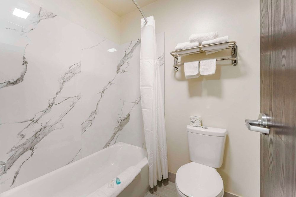 Suburban Studios LaVale-Cumberland Room, 1 King Bed, Non Smoking 6