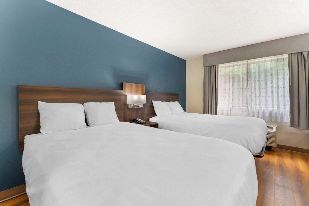 Suburban Studios LaVale-Cumberland Room, 2 Double Beds, Non Smoking 4