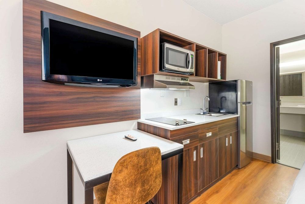 Suburban Studios LaVale-Cumberland Room, 1 King Bed, Non Smoking 7