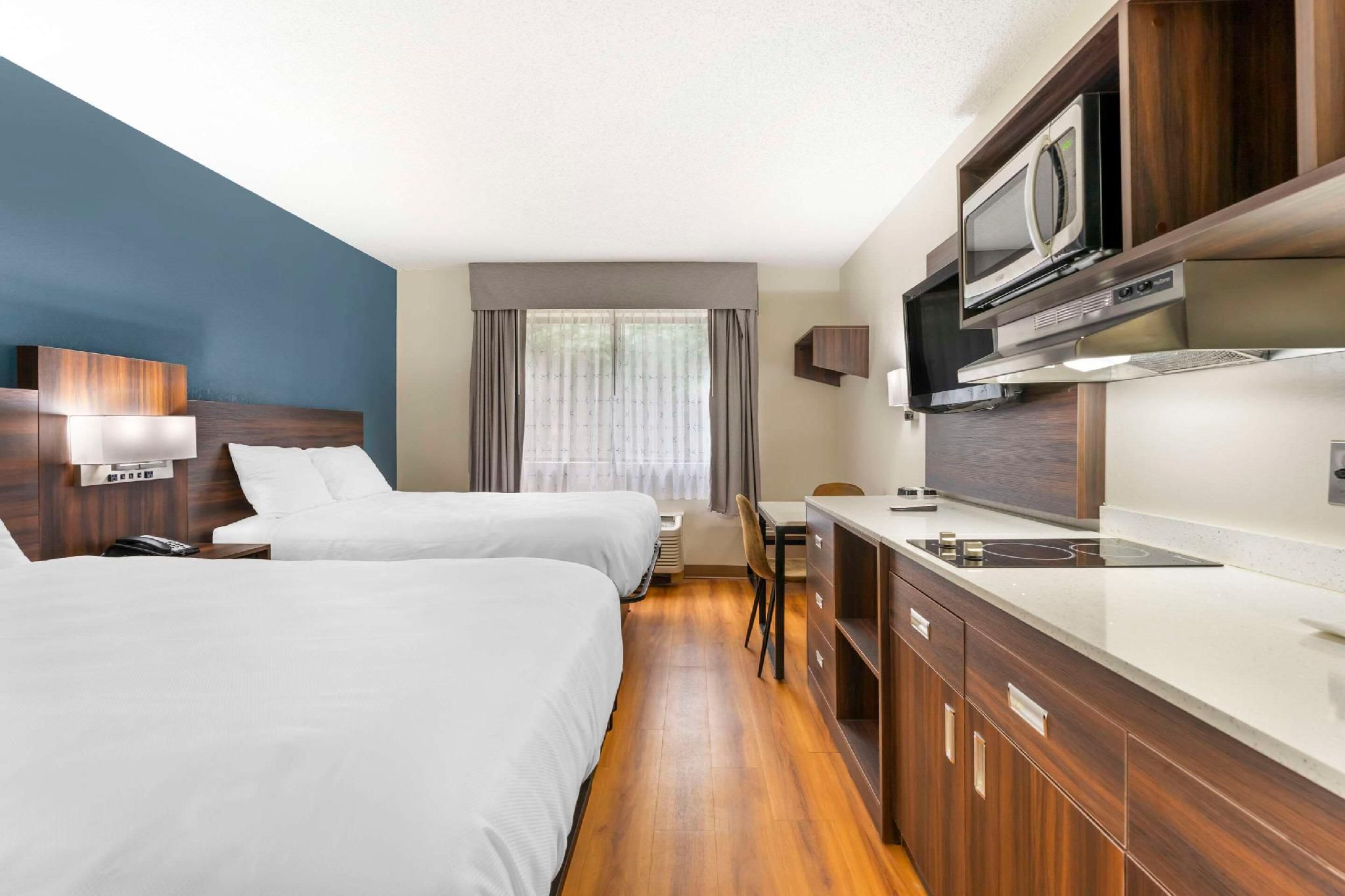 2 Double Beds, Efficiency, Nonsmoking