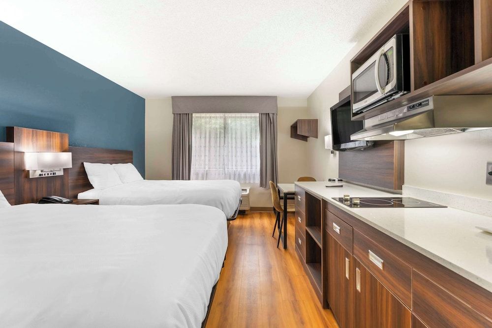 Suburban Studios LaVale-Cumberland Room, 2 Double Beds, Non Smoking 6