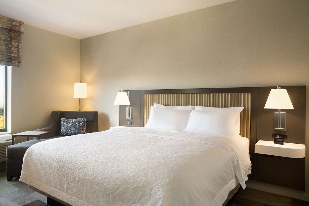 Room, 1 King Bed, Accessible (Hearing)