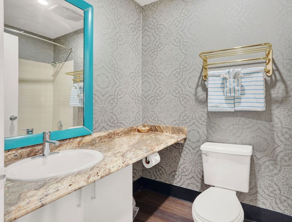 Crown Motel Standard Room, 2 Queen Beds, Non Smoking 8