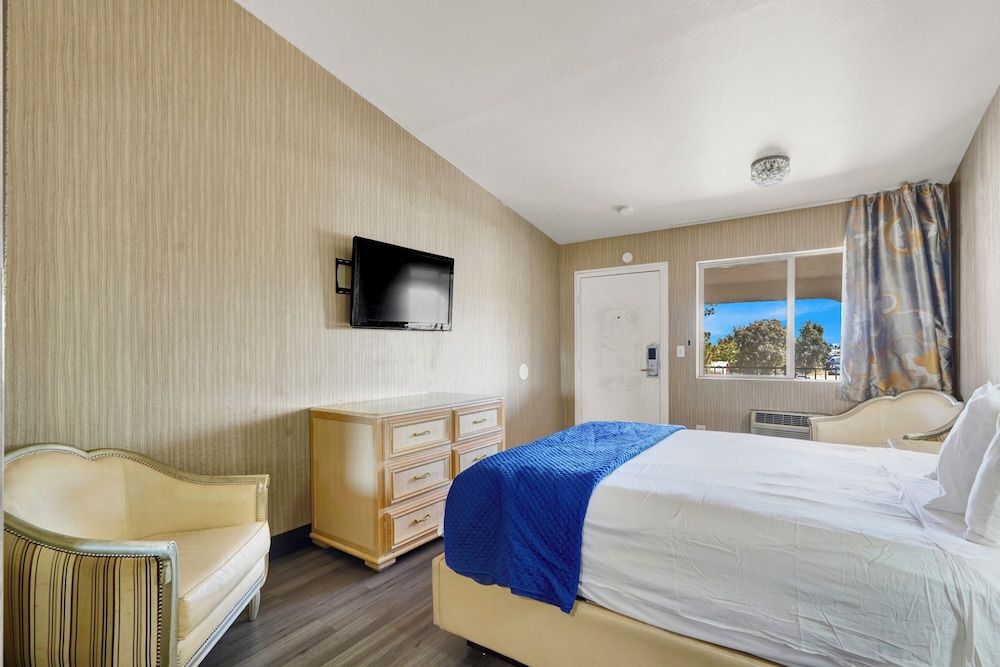 Standard Room, 1 Queen Bed, Smoking