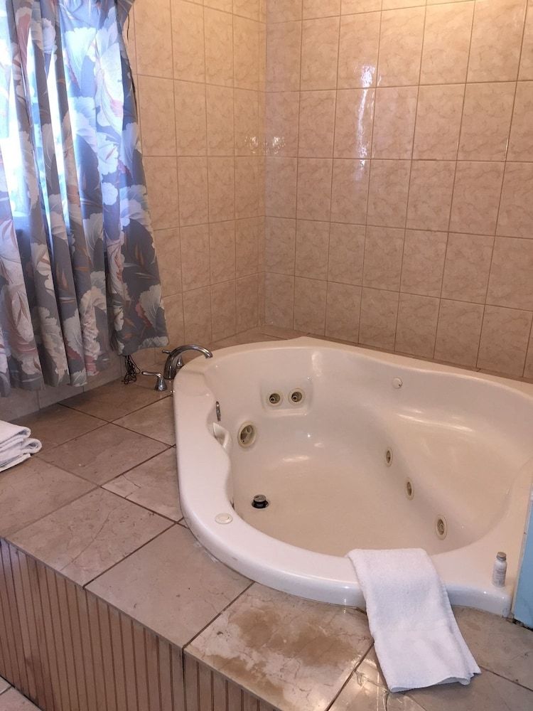 Room, 1 King Bed, Jetted Tub