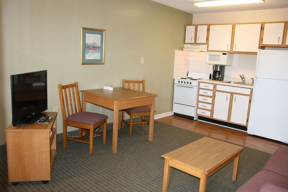 Standard Suite, 1 Queen Bed