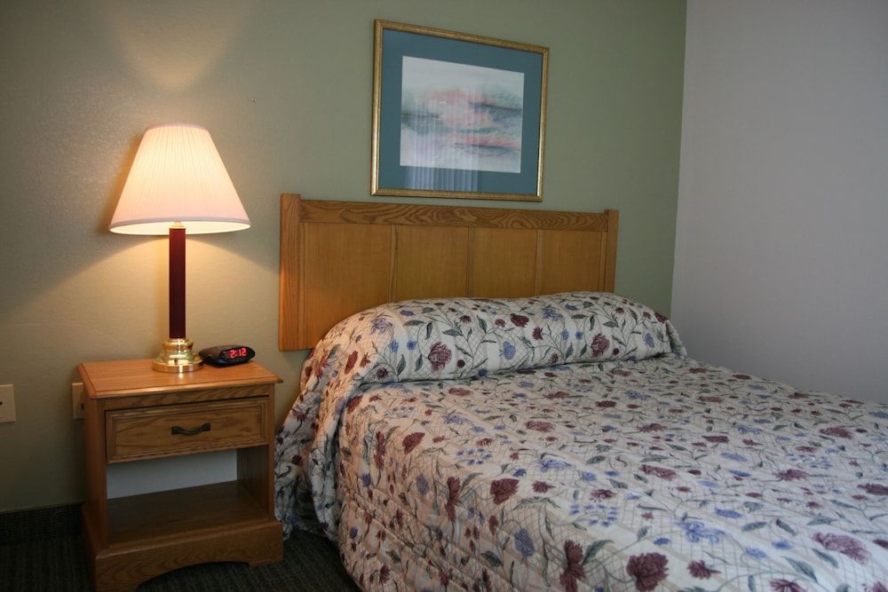 Standard Suite, 1 Queen Bed