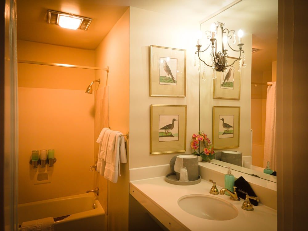 The Guest House Historic Mansion Room, 1 King Bed (The Ullman Room) 4