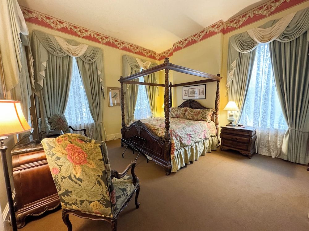 The Guest House Historic Mansion Room, 1 King Bed (William Martin) 2