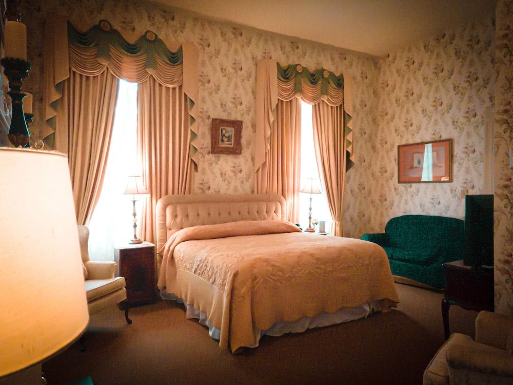 The Guest House Historic Mansion Room, 1 King Bed (The Ullman Room)