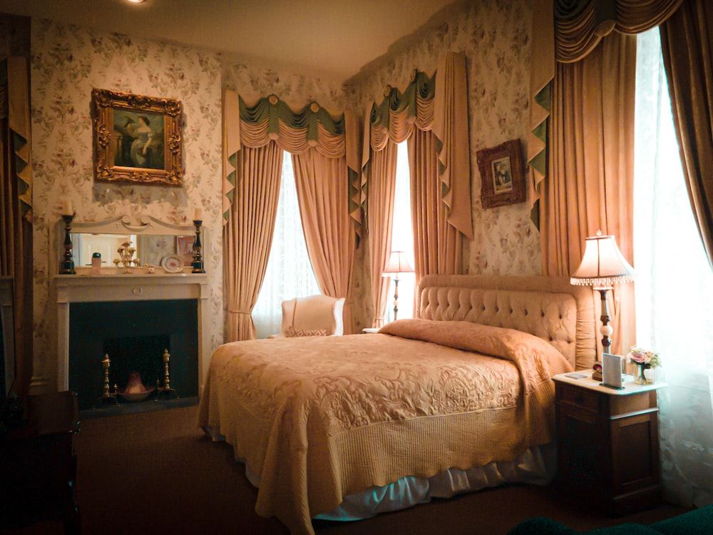 The Guest House Historic Mansion Room, 1 King Bed (The Ullman Room) 10