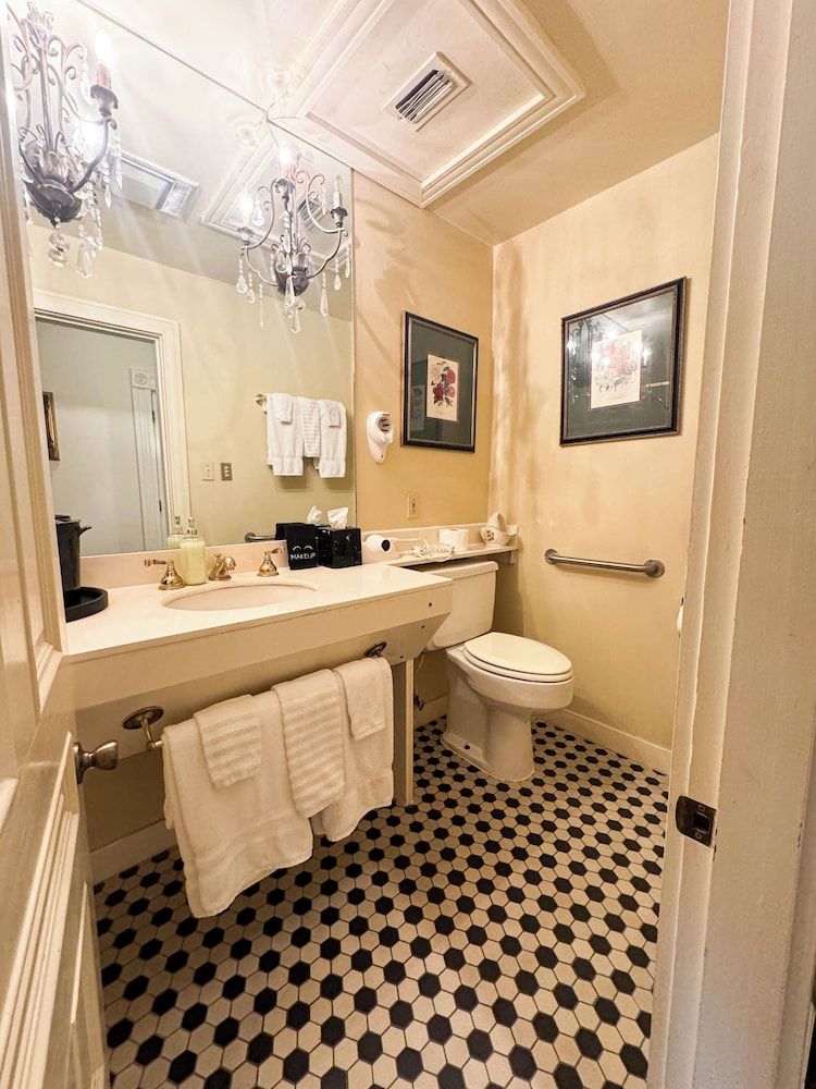 The Guest House Historic Mansion Room, 1 Queen Bed (Rosalie Beekman) 9