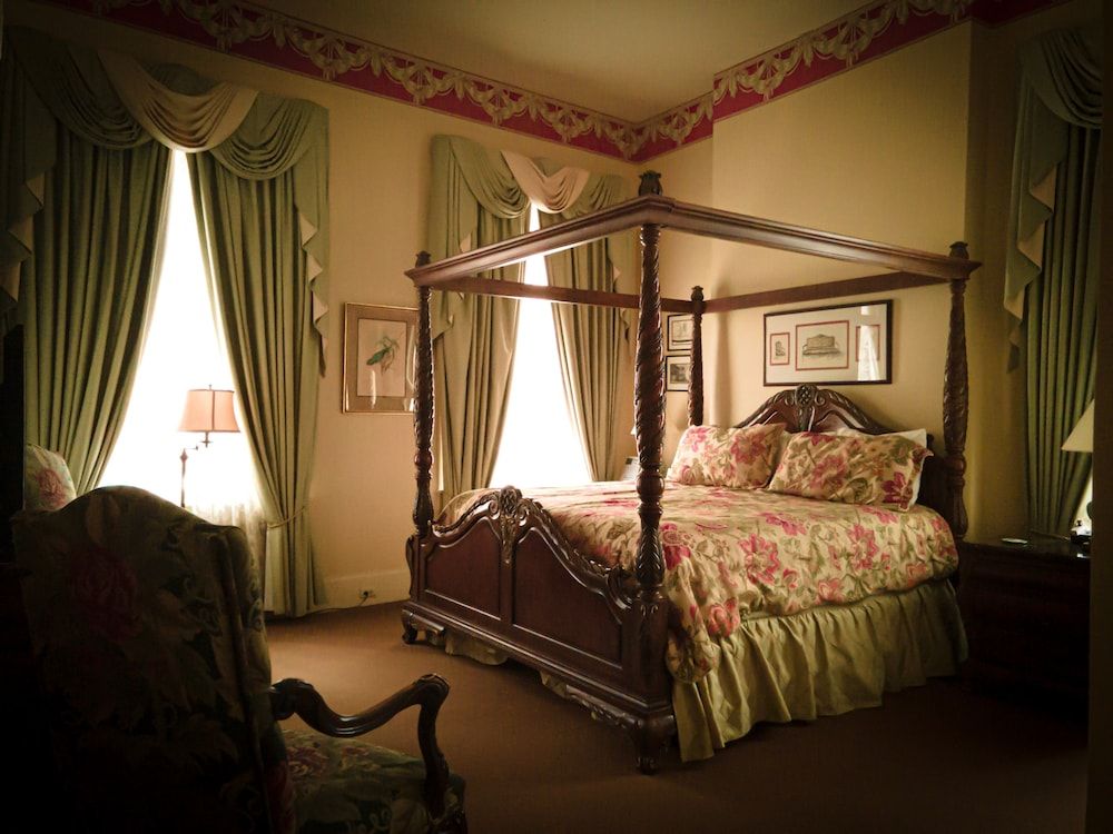 The Guest House Historic Mansion Room, 1 King Bed (William Martin) 3