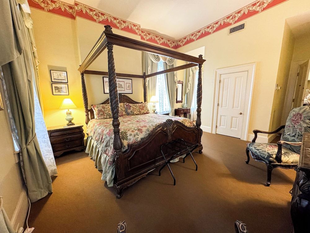 The Guest House Historic Mansion Room, 1 King Bed (William Martin)
