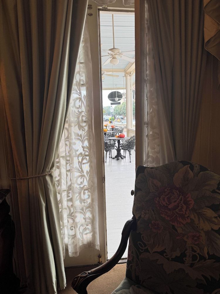 The Guest House Historic Mansion Room, 1 King Bed (William Martin) 12