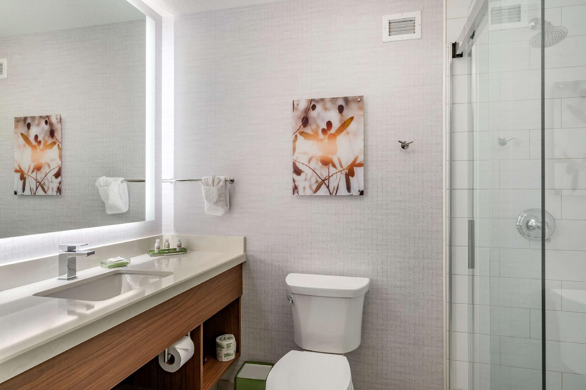 2 queen beds, nonsmoking