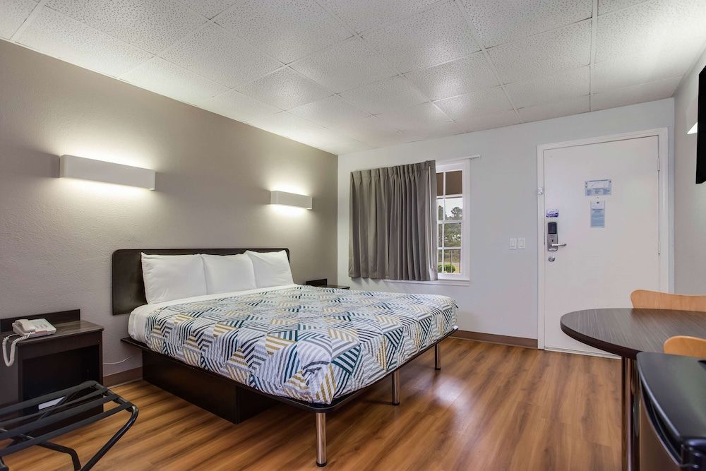 Standard Room, 1 King Bed, Non Smoking