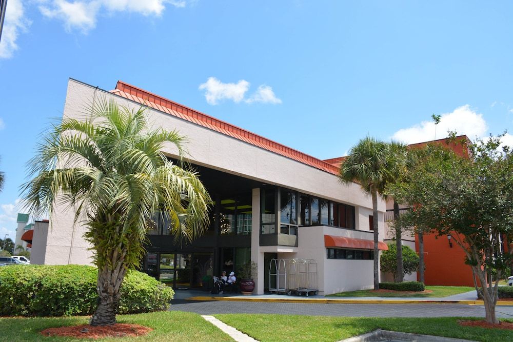 undefined Grand Hotel Orlando at Universal Blvd - Shuttle to Theme Parks 7