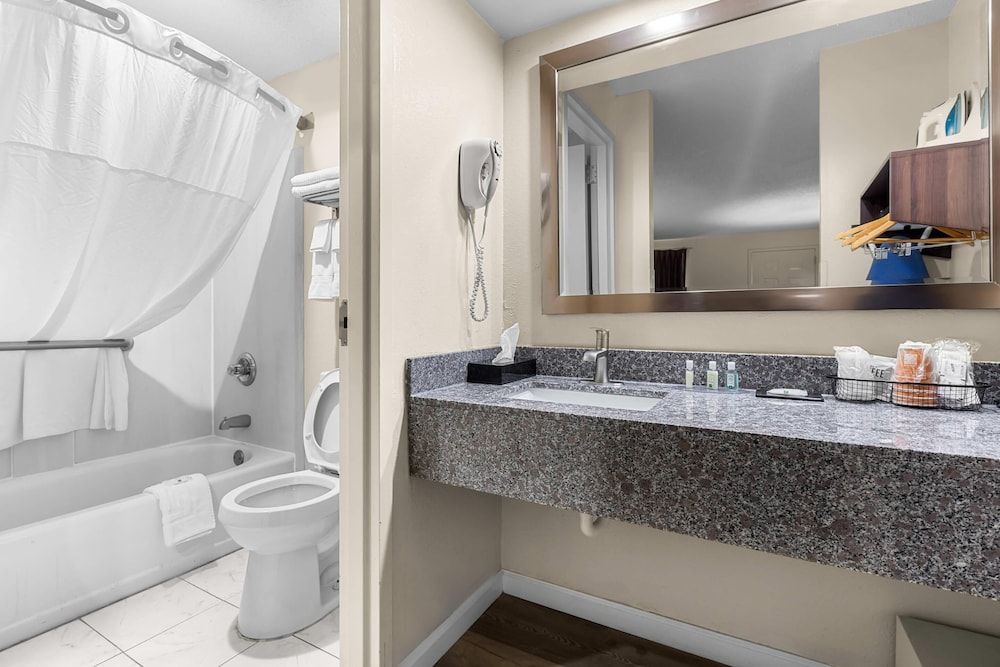 Quality Inn Port Wentworth Savannah North Standard Room, 2 Queen Beds, Non Smoking 4