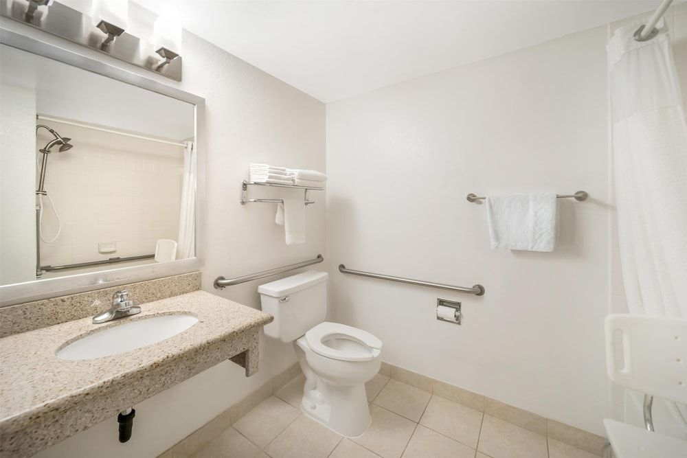 Best Western Antelope Inn & Suites Standard Room, 1 Queen Bed, Accessible, Non Smoking 4