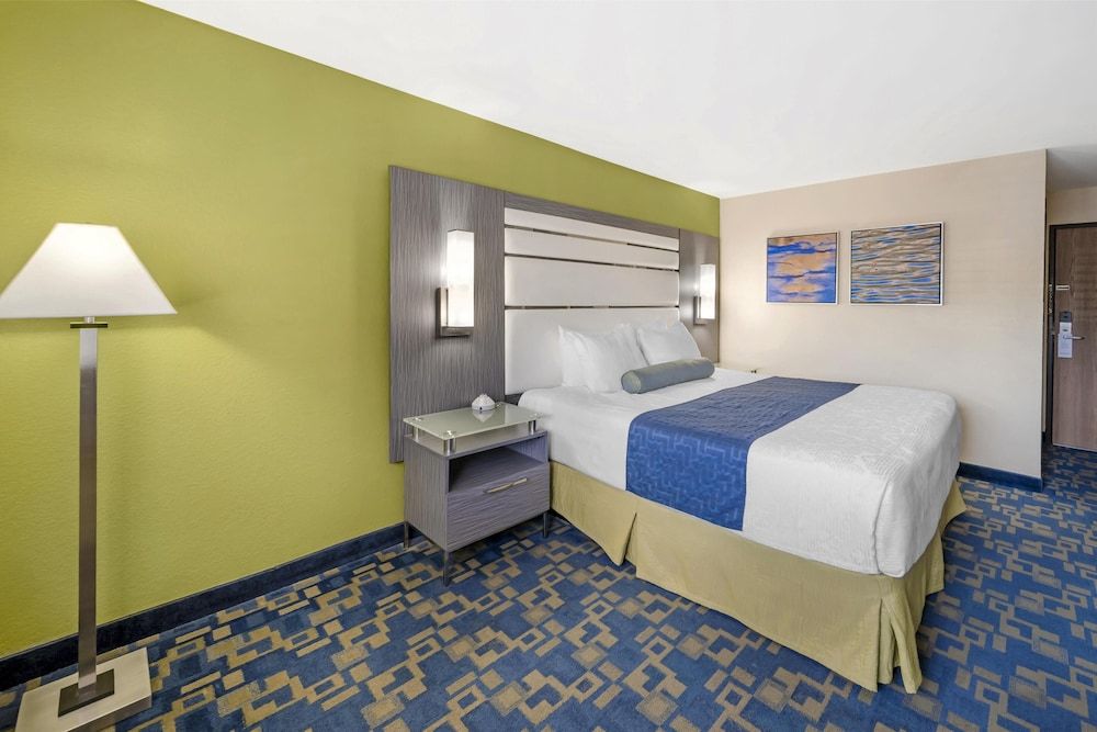 Best Western Antelope Inn & Suites Standard Room, 1 King Bed, Non Smoking, Refrigerator & Microwave (Pet Friendly)