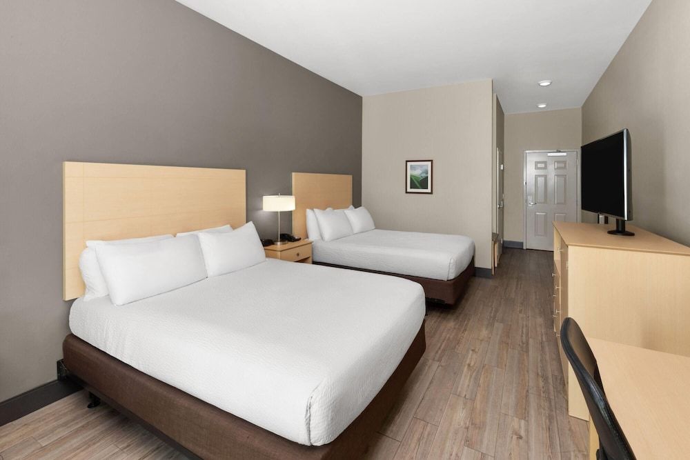 Room, 2 Queen Beds, Accessible, Non Smoking (Roll-In Shower)