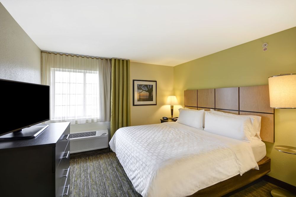 Studio Suite, 1 Queen Bed, Accessible (Roll-In Shower)