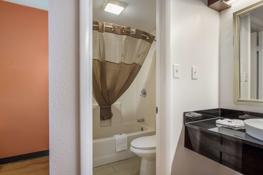 Motel 6 Van Buren, AR Standard Room, 1 King Bed, Accessible, Non Smoking 9