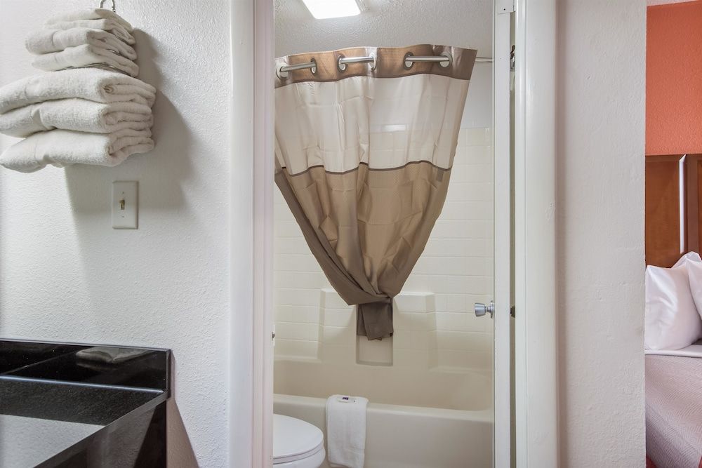 Motel 6 Van Buren, AR Standard Room, 2 Queen Beds, Non Smoking, Refrigerator & Microwave 12