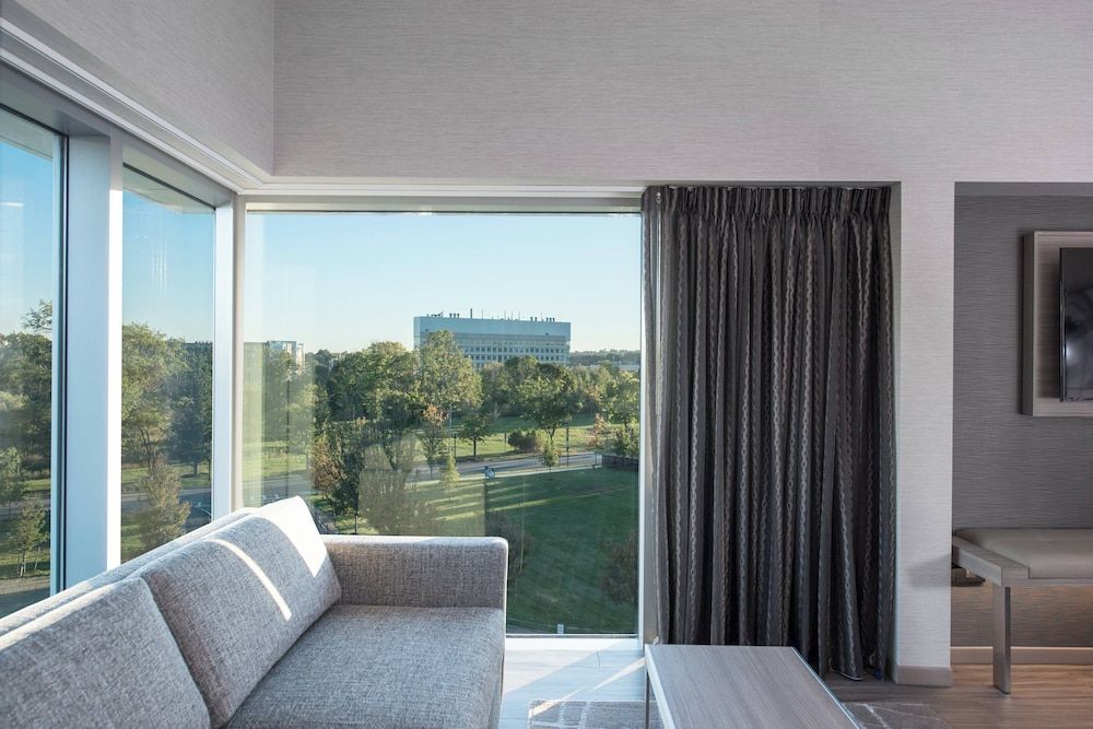 Room, 2 Queen Beds, Courtyard View (Mobility/Hearing Accessible, Tub)