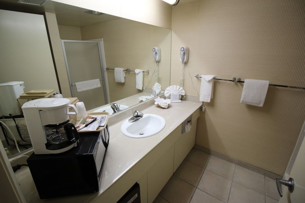 Inn of Lompoc Standard Single Room, 1 King Bed, Non Smoking 3