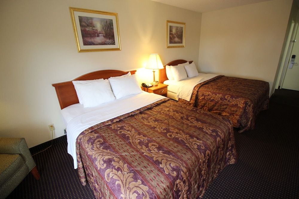 Inn of Lompoc Standard Double Room, 2 Queen Beds, Non Smoking 3