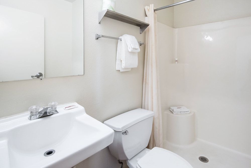 HomeTowne Studios By Red Roof Colorado Springs - Airport Studio, 2 Queen Beds, Non Smoking 2