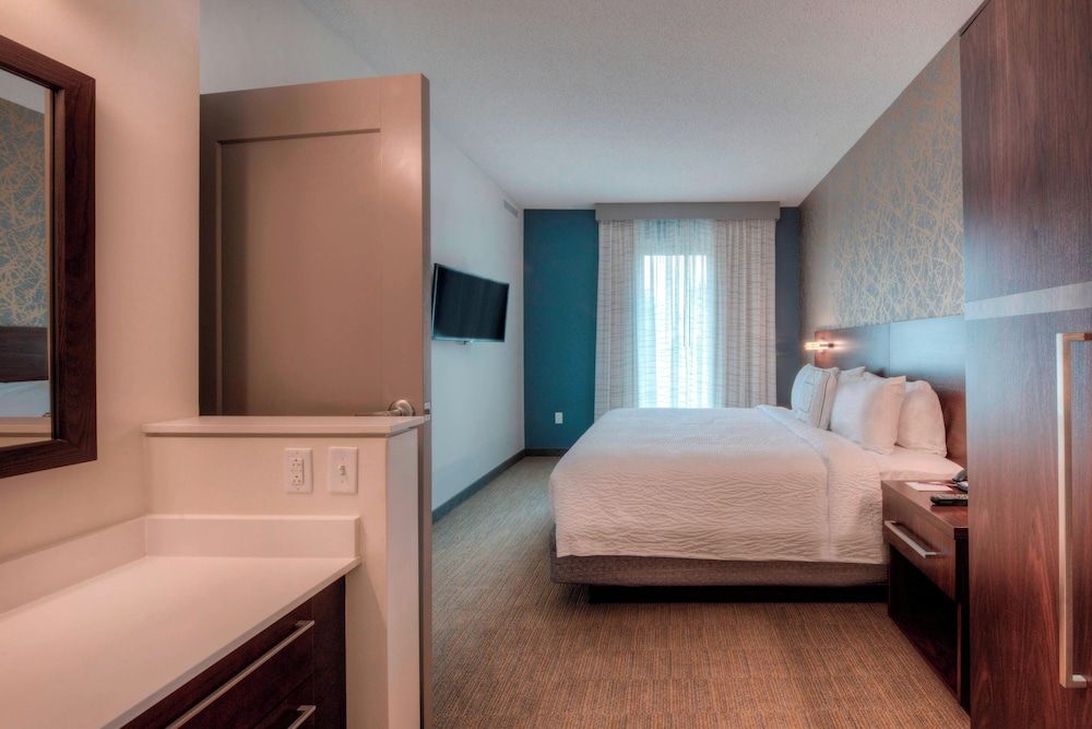 Suite, 1 King Bed with Sofa bed, Non Smoking